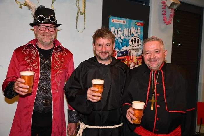 Mit der Blaulicht-Disco, einem Glückshafen und mit einer Maskenprämierung um Mitternacht gab es für die Gäste wunderbare Unterhaltung.