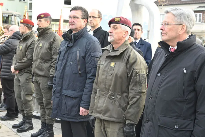 Bürgermeister Wolfgang Klinar, Militärkommandant Walter Gitschthaler und Landeshauptmann Peter Kaiser.