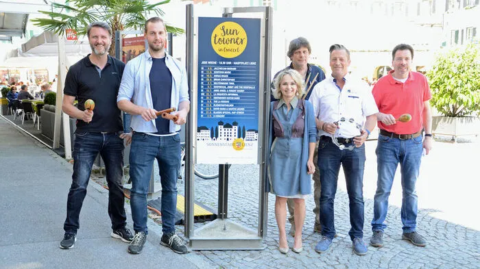 Christian Hofmann (Cafe Central), Werner Wibmer (Altstadthotel Eck), Elisabeth Blanik, Hauptorganisatoren Hannes Ladinig und Roland Kleinlercher (Petrocelli’s Cafe-Bar) und Italo Remor (Il Gelato)