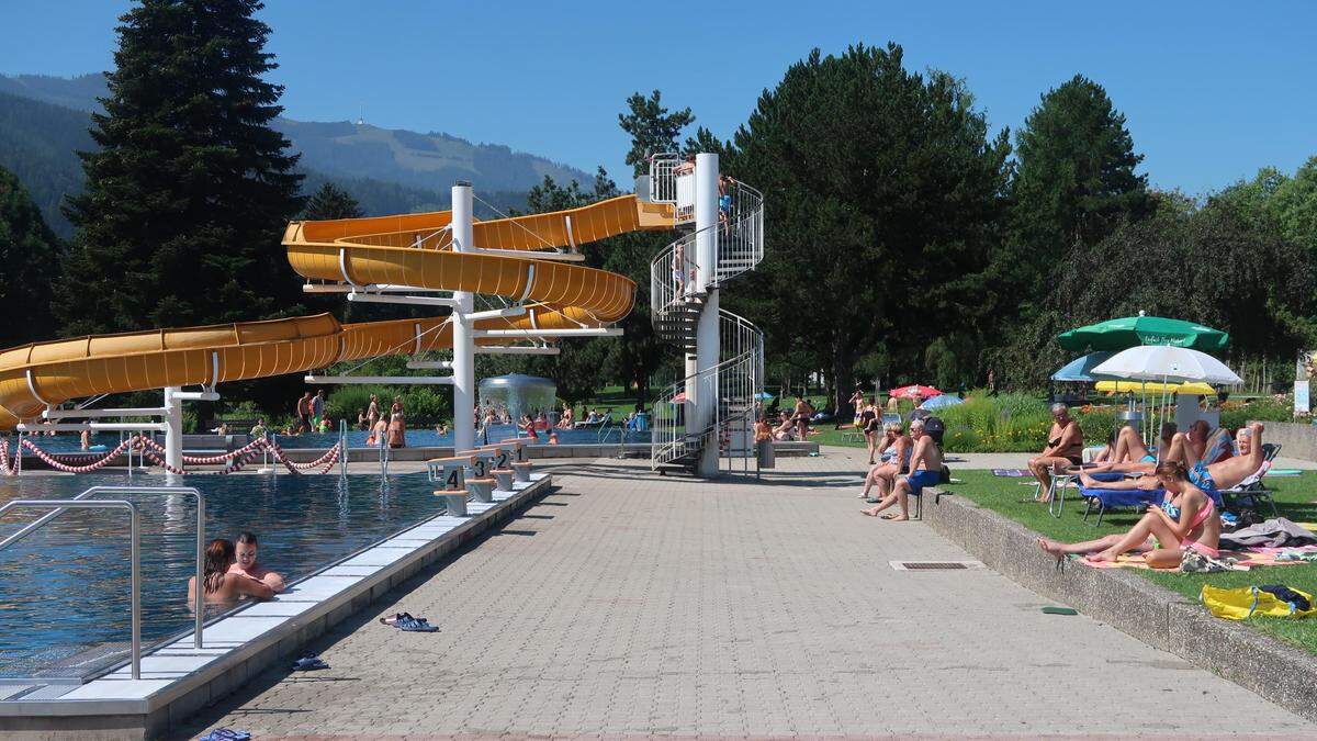 Für Sanierungsmaßnahmen im Freibad sollen 270.000 fließen. Weitere Maßnahmen sollen unter anderem durch Preiserhöhungen finanziert werden 