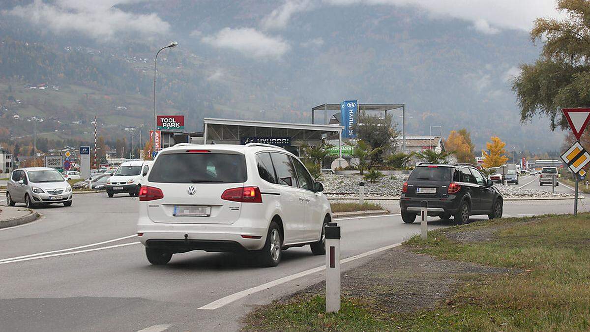 Nächstes Jahr wird hier mit dem Ausbau des Kreisverkehrs begonnen 