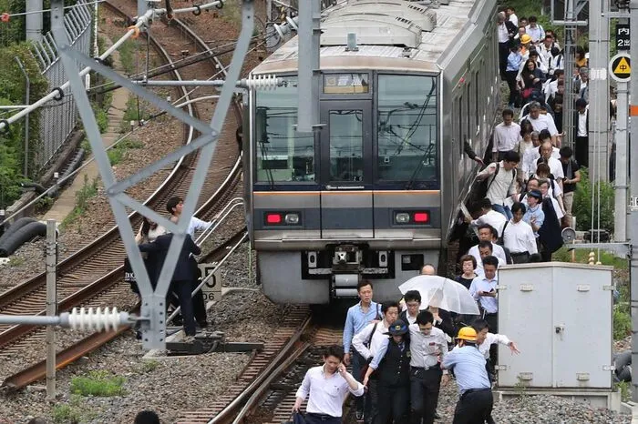 Mindestens 61 Menschen im Raum der Millionenstadt Osaka hätten Verletzungen erlitten. 