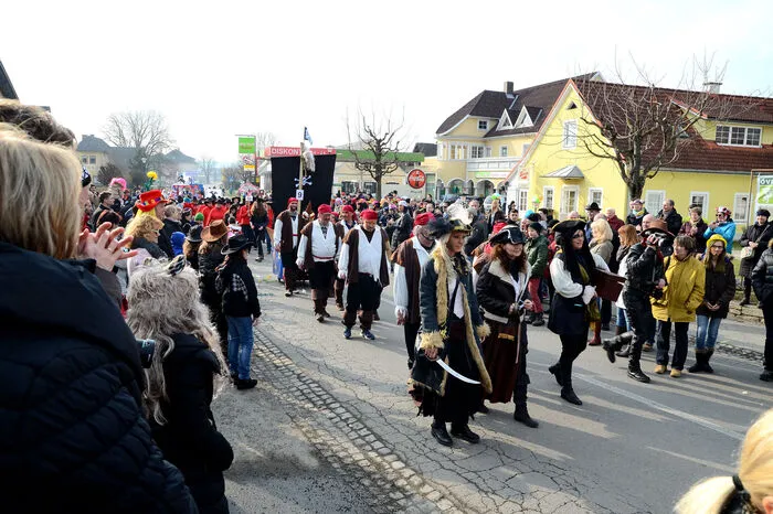 Mehr als ein Dutzen Wägen lockten viele Besucher an.