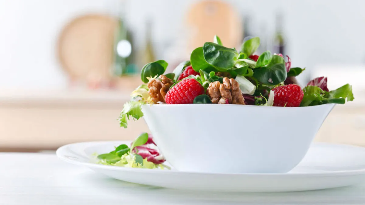 Rezept von der Pop-up-Terrasse im Gasthaus Fink-Haberl: Gartensalat mit Beeren