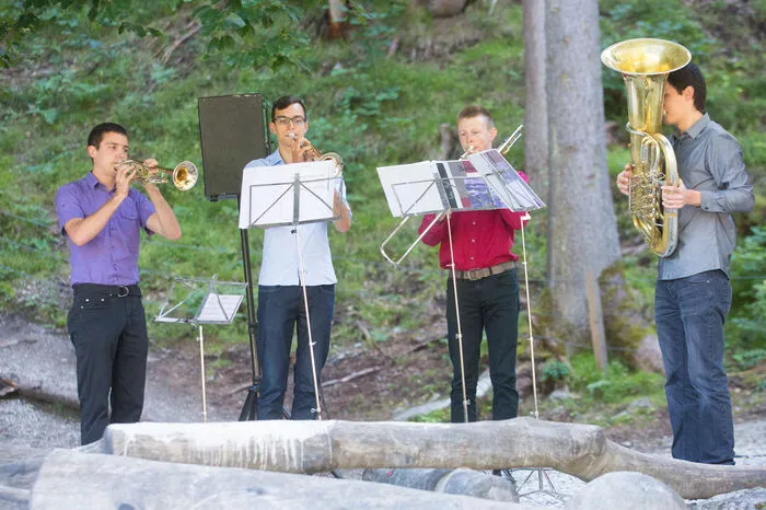 Das Fest wurde von einer Jugendgruppe musikalisch umrahmt.