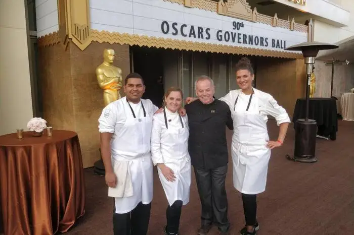 Vom Team rund um den gebürtigen St. Veiter Spitzenkoch Wolfgang Puck wurden die Stars der Oscar-Nacht bekocht. "Es war einfach unbeschreiblich cool", freut sich Wieland (am Foto rechts).