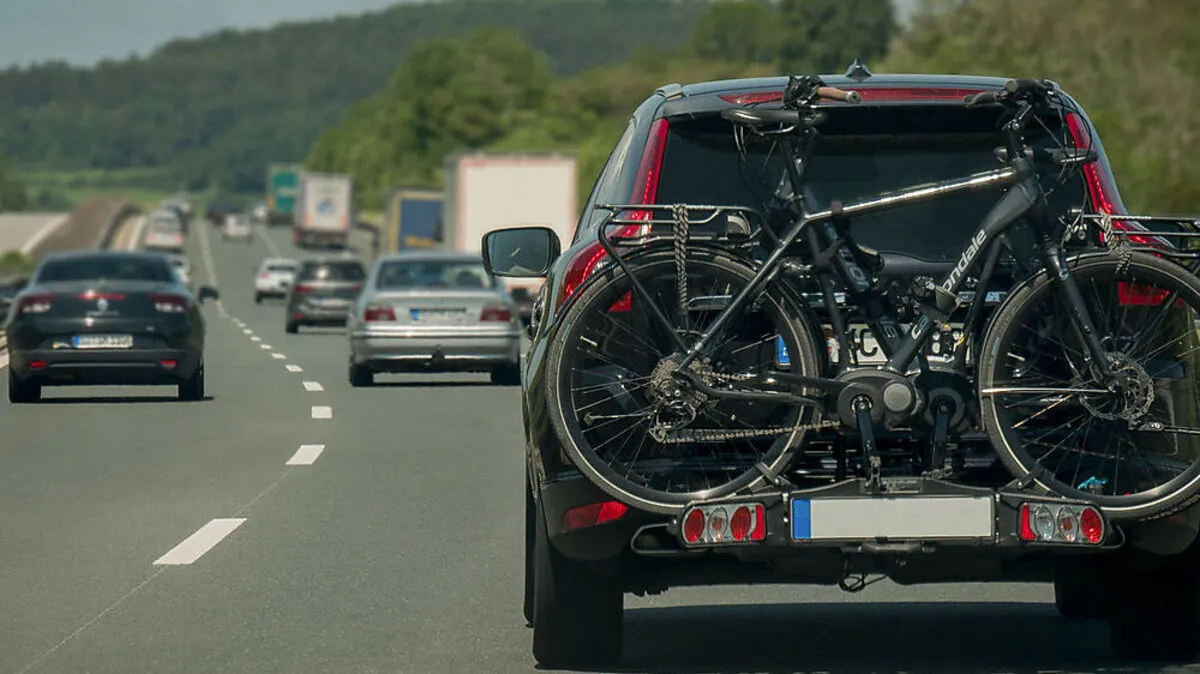 Die Expertin rät: Einen Heckträger verwenden, der das Kennzeichen nicht verdeckt!