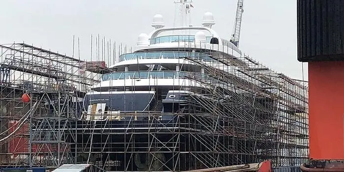 Rundherum eingerüstet präsentiert sich derzeit die "Carinthia VII"