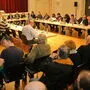 Zahlreiche Zuhörer kamen zur Sondersitzung ins Kulturzentrum