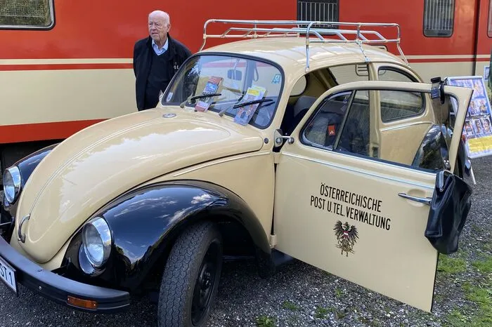 Auch die Post war mit einem Sonderpostamt und einem Oldtimer-Post-VW-Käfer vertreten