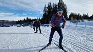 Martin Hofer von der gleichnamigen Sportschule beim Langlaufen auf der Hebalm