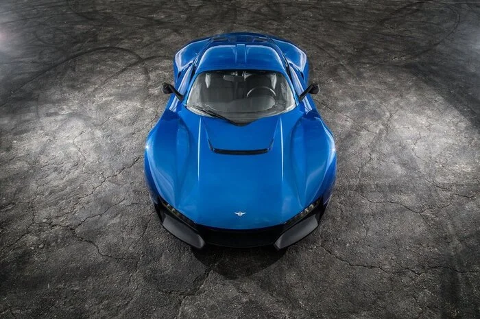 Das jüngste Modell setzte der Askese ein Ende und bietet sogar ein Dach. Der neue Beast Alpha ist ein 4,14 Meter langes Coupé auf Lotus-Basis, das mit seinem extravaganten Türkonzept auffällt.