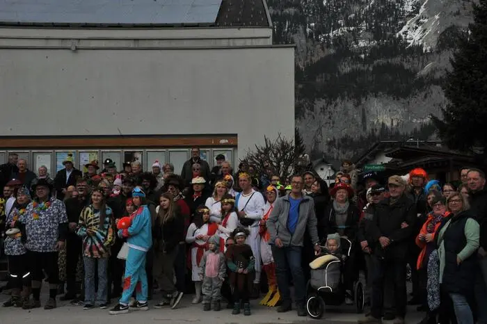 Sehr viele Zuseher säumten beim Umzug die Straßen