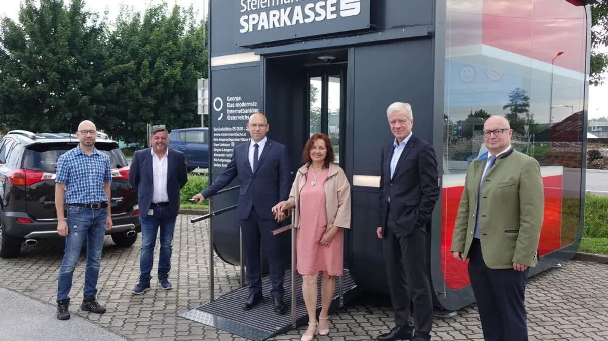 Vizebürgermeisterin Iris Thosold gratulierte zur Eröffnung der Selbstbedienungsbox