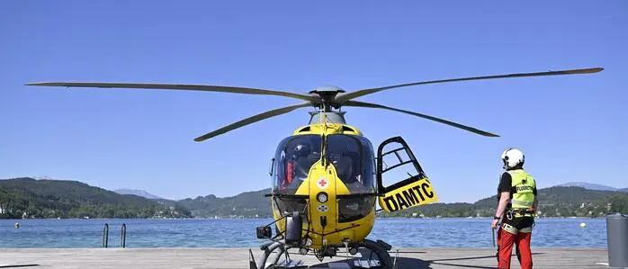 Der Rettungshubschrauber landete zu Übungszwecken im Strandbad 