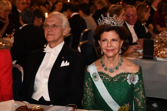 Geboren 1943 in Heidelberg als Silvia Renate Sommerlath, heirate sie 1976 den König. Sie lernten sich 1972 bei den Olympischen Sommerspielen kennen und lieben.