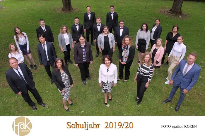 5 A der HAK/HAS Voitsberg: Jasmin Wiener, Sabrina Greinix, Marcel Schnidar, Lena Baumgartner, Christian Schilling, David Strommer, Moritz Wellscheller, Anna Rumpf, Clemens Lackner, Daniela Hörmann, Julia Gutschi, Sarah Riedl, Sonja Berghold, Johanna Hartmann, Nina Gsodam