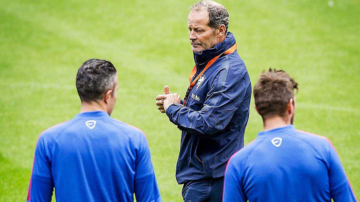 Cheftzrainer Danny Blind gibt seinen Mannen letzte Anweisungen