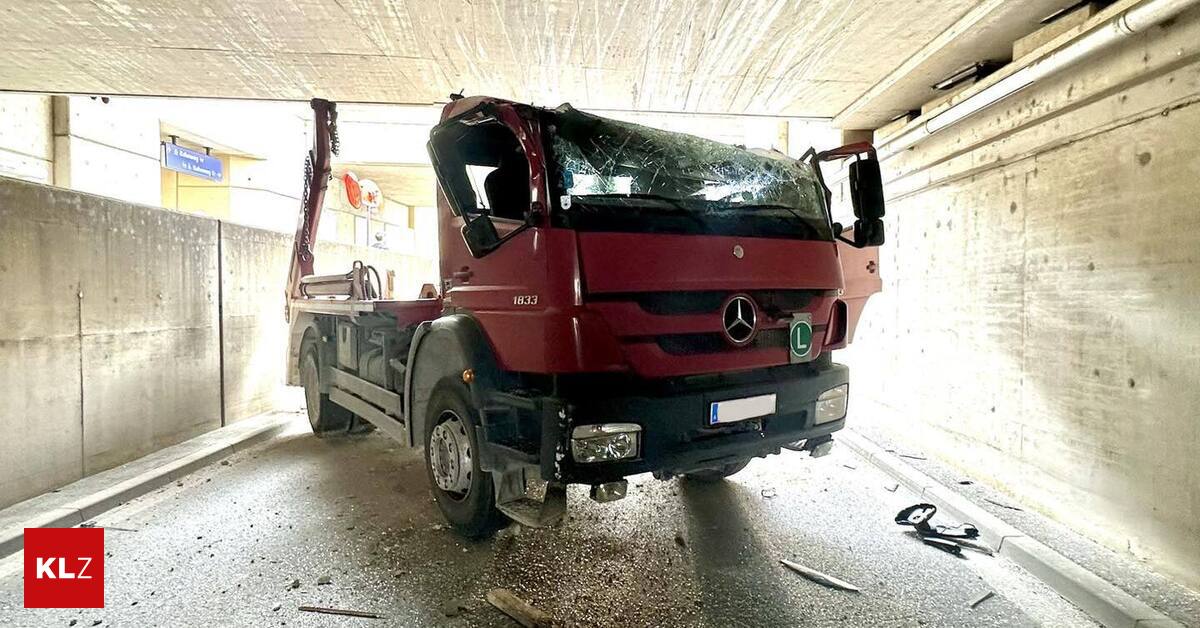 Lenker-verletzt-Lkw-krachte-in-Unterf-hrung-und-blieb-stecken