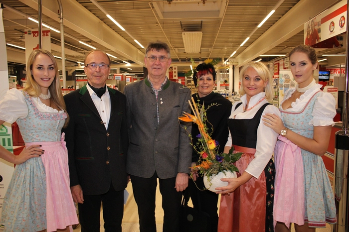 Viel Spaß mit den weiteren Fotos der Eröffnung!