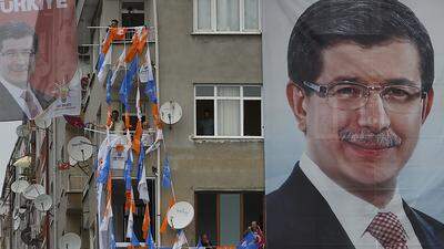 Plakat von Premier Ahmet Davutoglu 