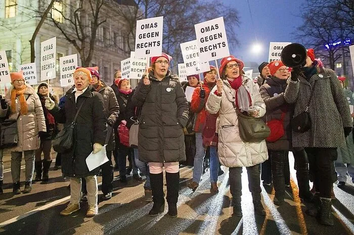 Auch die "Omas gegen rechts" waren wieder dabei.