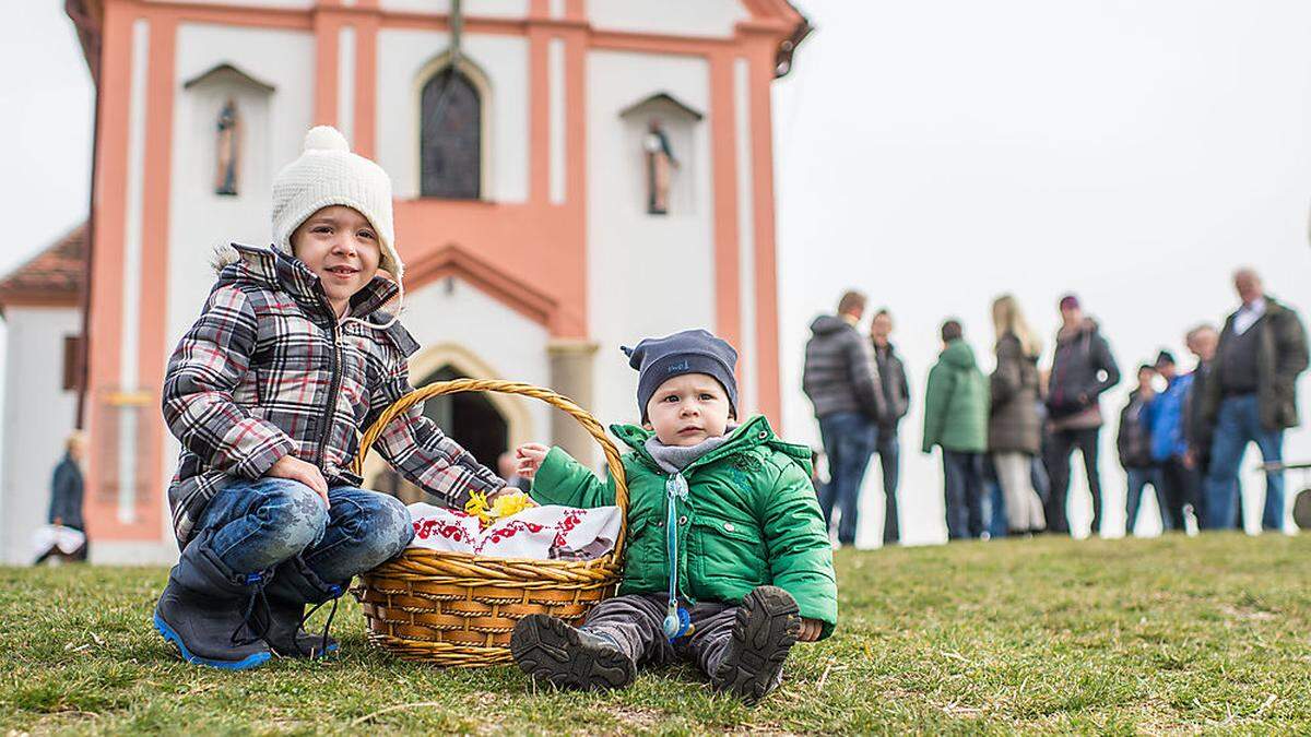 An vielen Orten werden traditionell die Osterspeisen gesegnet