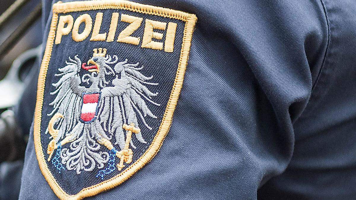 Polizisten stellten das Diebesgut sicher 