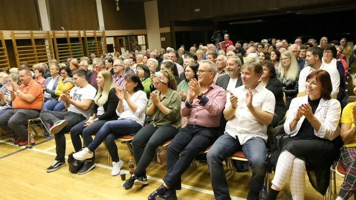 Kräftige Anschläge auf die Lachmuskeln waren vorprogrammiert, als die Theatergruppe Liebenfels am Wochenende gleich dreimal zum Volksstück in den örtlichen Kultursaal lud.