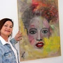 Maria Trattner zeigt ihre farbenprächtigen Portraits derzeit im Gemeindeamt von Maria Lankowitz