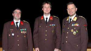 Bereichsfeuerwehrkommandant-Stv. Alexander Siegmund gratulierte dem neuen Kommando Daniel Wabnegg und Rene Kobald  (v.r.)