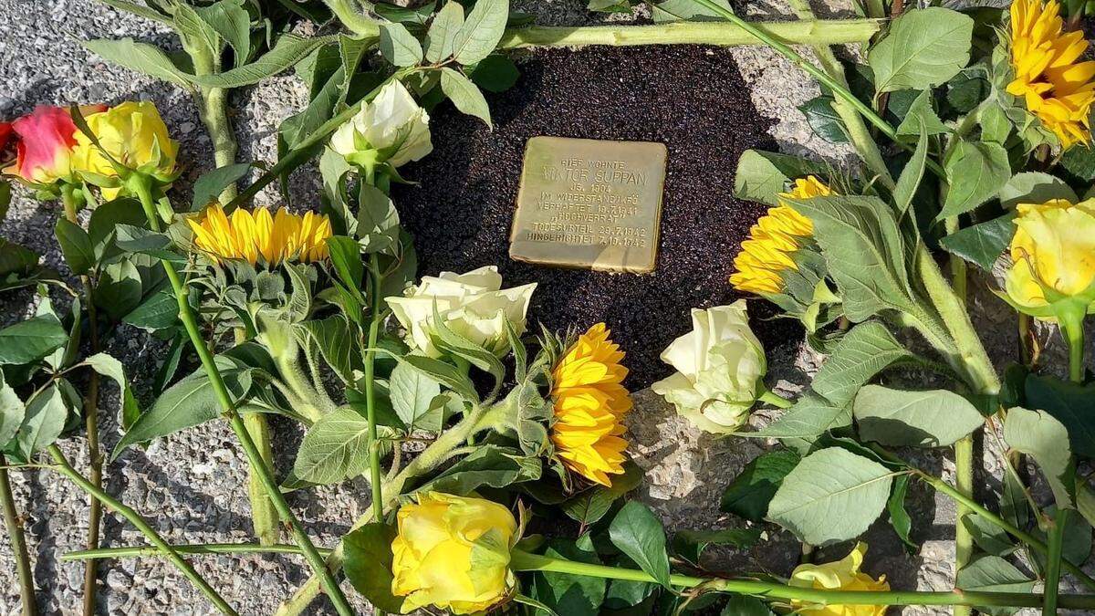 Der Stolperstein erinnert an Viktor Suppan