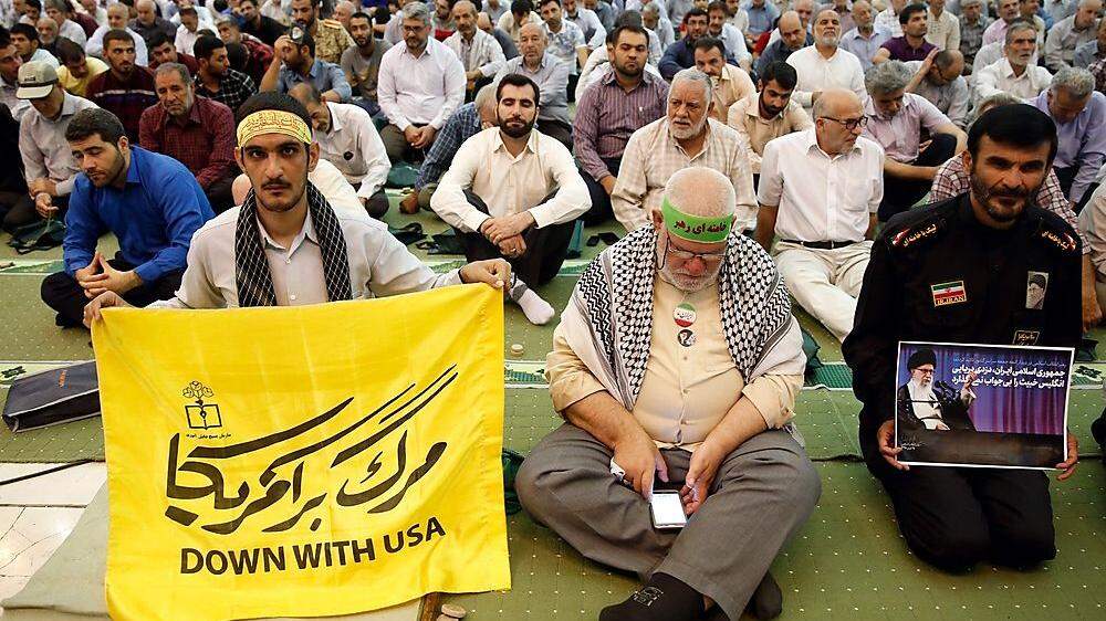 Protest gegen die USA beim Freitagsgebet in Teheran