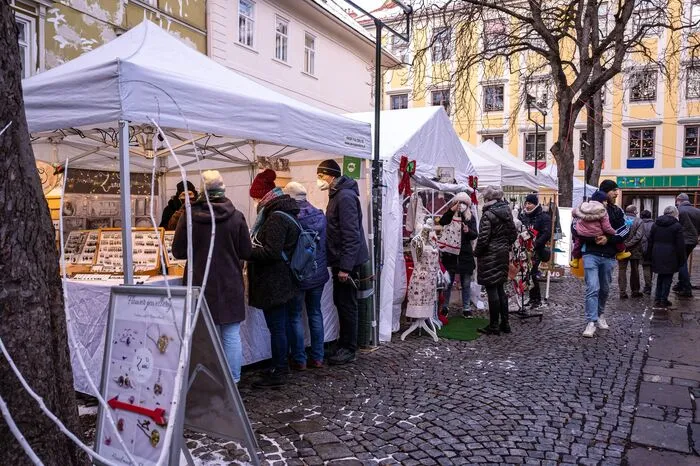 Punsch gibt es erst wieder am 17. Dezember kehren sowohl der Aufsteirern-Weihnachtsmarkt auf dem Schloßberg als auch das Circus-Wonderlend zurück.