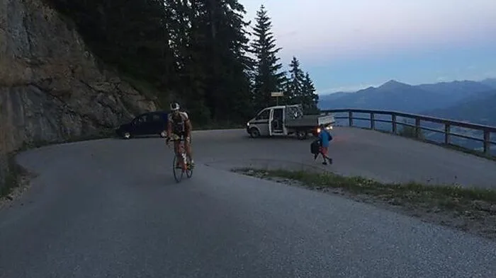Nach 21 Stunden und 30 Minuten war die Tour geschafft und selbst auf den letzten Kilometern wirkte Thomas Walcher noch recht locker