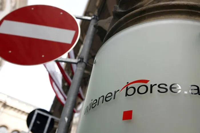 Der Austrian Traded Index ist der wichtigste Index der Wiener Börse. Der Index enthält die Aktien der 20 größten börsennotierten Unternehmen Österreichs und wird täglich errechnet.