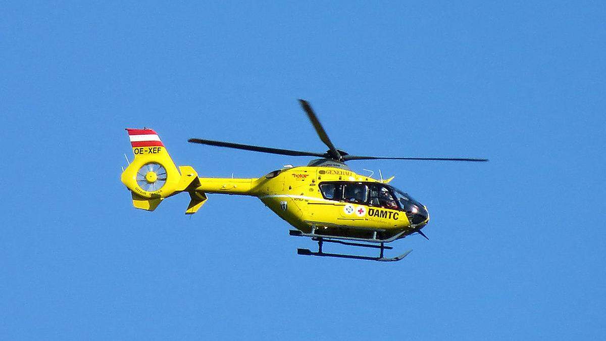 Der Rettungshubschrauber flog den Schwerverletzten ins UKH Graz