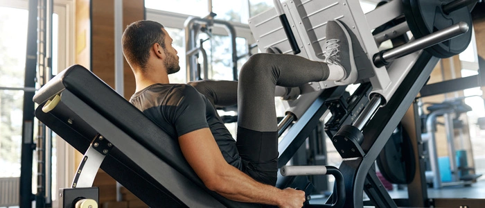 Im BFR-Training kann man mit weniger Gewicht gleiche Wirkung erzielen