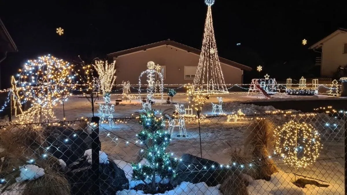 Bei Martin Bretterklieber und Isabella Fischer in Bärnbach erstrahlt der Garten allabendlich in weihnachtlichem Glanz