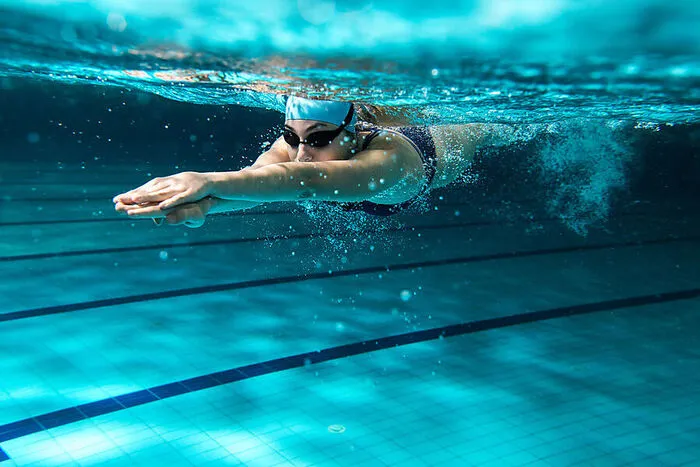 Mehr Bewegung: Finden Sie den richtigen Sport.Auch beim Pensum hilft es nichts, sich zu übernehmen. Eine halbe Stunde zügig spazieren reicht aus, um die Sauerstoffaufnahme im Blut zu vervierfachen. Diesen Effekt zeigt auch regelmäßige Bewegung. „Herz, Kreislauf und Atmung arbeiten ökonomischer.“ Empfehlung des Experten: dreimal pro Woche 40 Minuten Ausdauersport in Kombination mit „maßvollem“ Krafttraining von 20 bis 30 Minuten pro Woche.