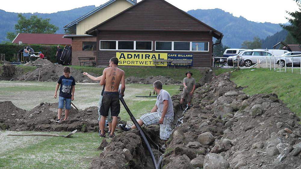 In der Sommerspielpause hat der Askö-Traboch mit der Sanierung der Sportstätte begonnen 