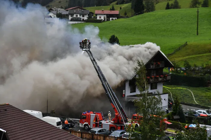 Elf Menschen wurden verletzt. Eine betagte Frau starb.