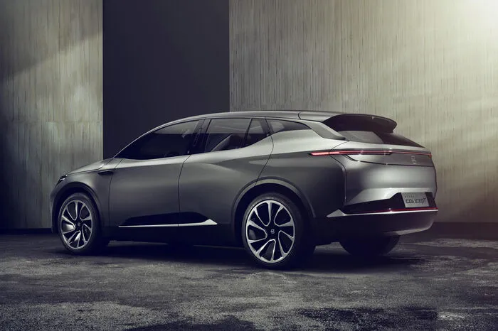 „Wir sind auf dem Weg zu liefern, was wir versprochen haben“, sagte Byton-Chef Carsten Breitfeld auf der CES in Las Vegas mit einem Seitenhieb auf die Kollegen von Tesla, die das Thema Produktion einfach nicht auf die Reihe bekommen.