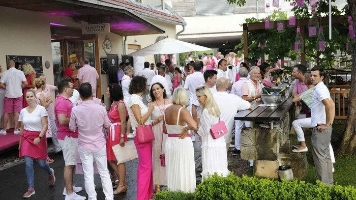 Über 200 Gäste ließen es sich nicht entgehen, am wunderschönen Gut Pössnitzberg (Leutschach) „PINK &amp; WHITE - die Bubble Night“ mottogetreu zu feiern.