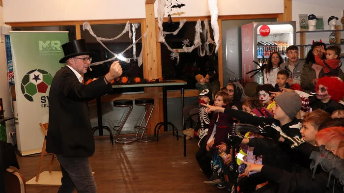 Die Zaubershow mit „Magic Zuze“  alias Horst Suschin begeisterte Groß und Klein!.