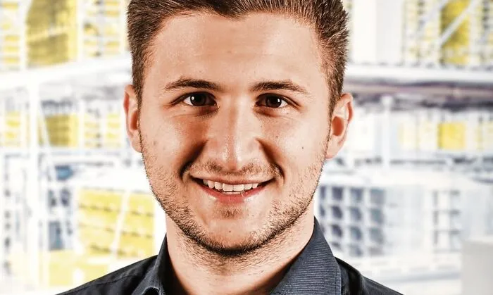 Michael Adam,  CS Project Manager: Anhaltende globale Aufträge lassen ihn positiv in die Zukunft blicken. Denn die Logistikbranche sieht er als Basis für die Digitalisierung und den weiteren Ausbau diverser Onlineshops.