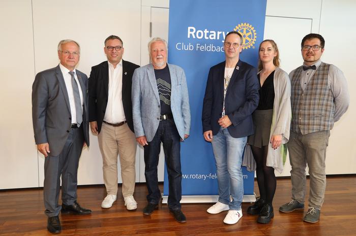 Rotary Präsident Thomas Meier mit Konzertorganisatoren