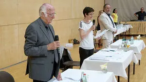 Alfred Nöhrer (links) leitete die konstituierende Sitzung in Hartberg