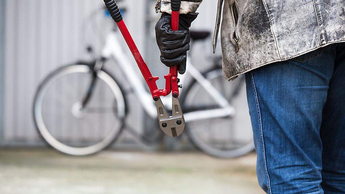 In der Nacht auf Sonntag waren in Bruck Fahrraddiebe unterwegs. Zeugenhinweise werden erbeten