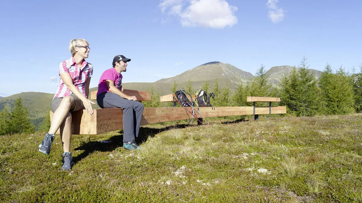 Eine der "nock/art" Bänke in Bad Kleinkirchheim.